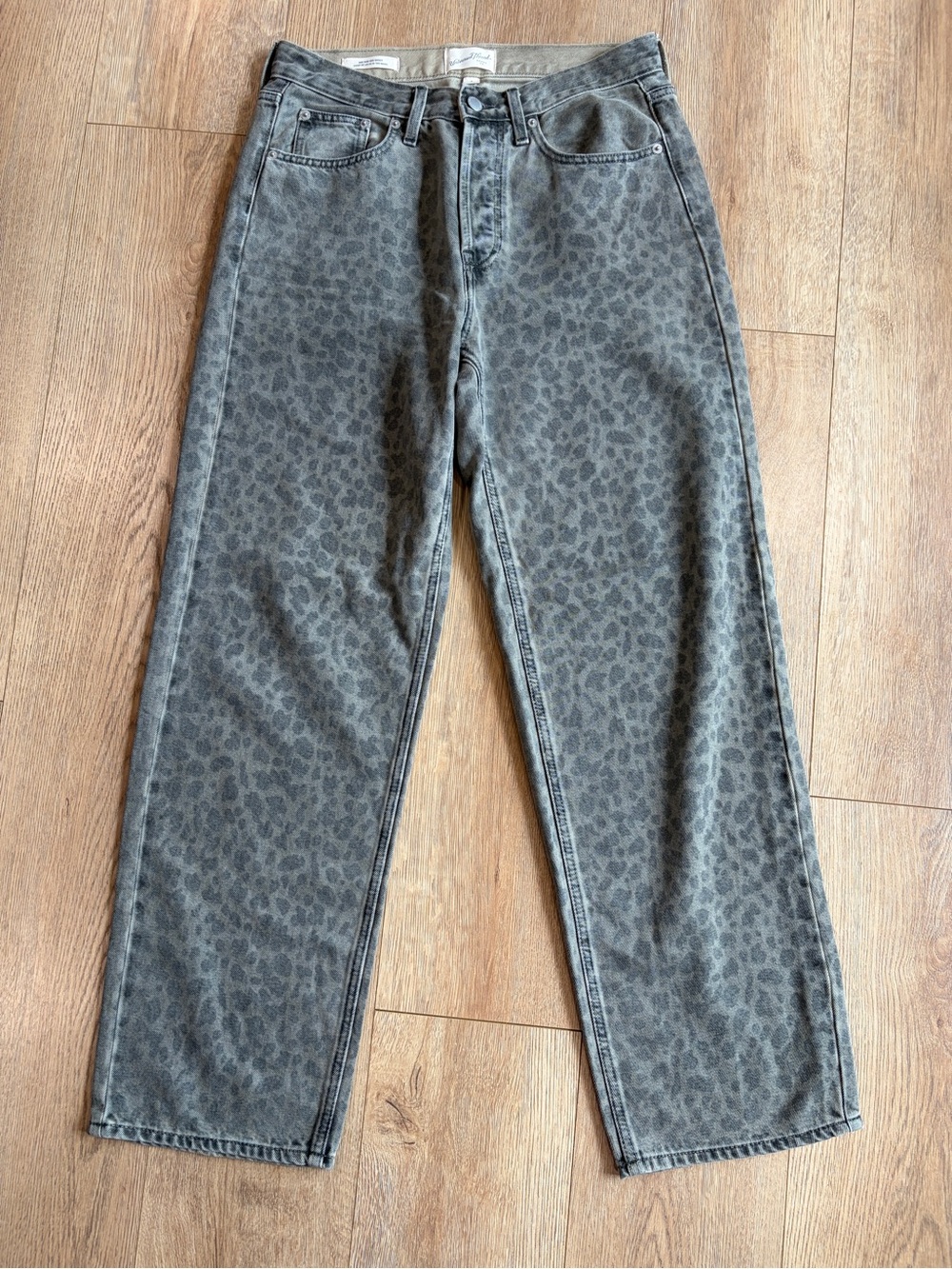 Universal Thread Mid Rise 90s Baggy Leopard Print Jeans Size 4
